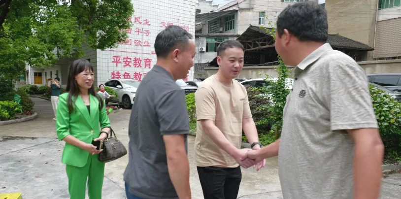 奉献爱心 助学兴教(图8) 奉献爱心 助学兴教(图8)